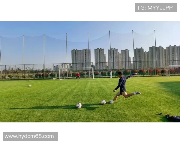 足球明星射门瞬间定格的精彩瞬间与激情时刻的完美结合